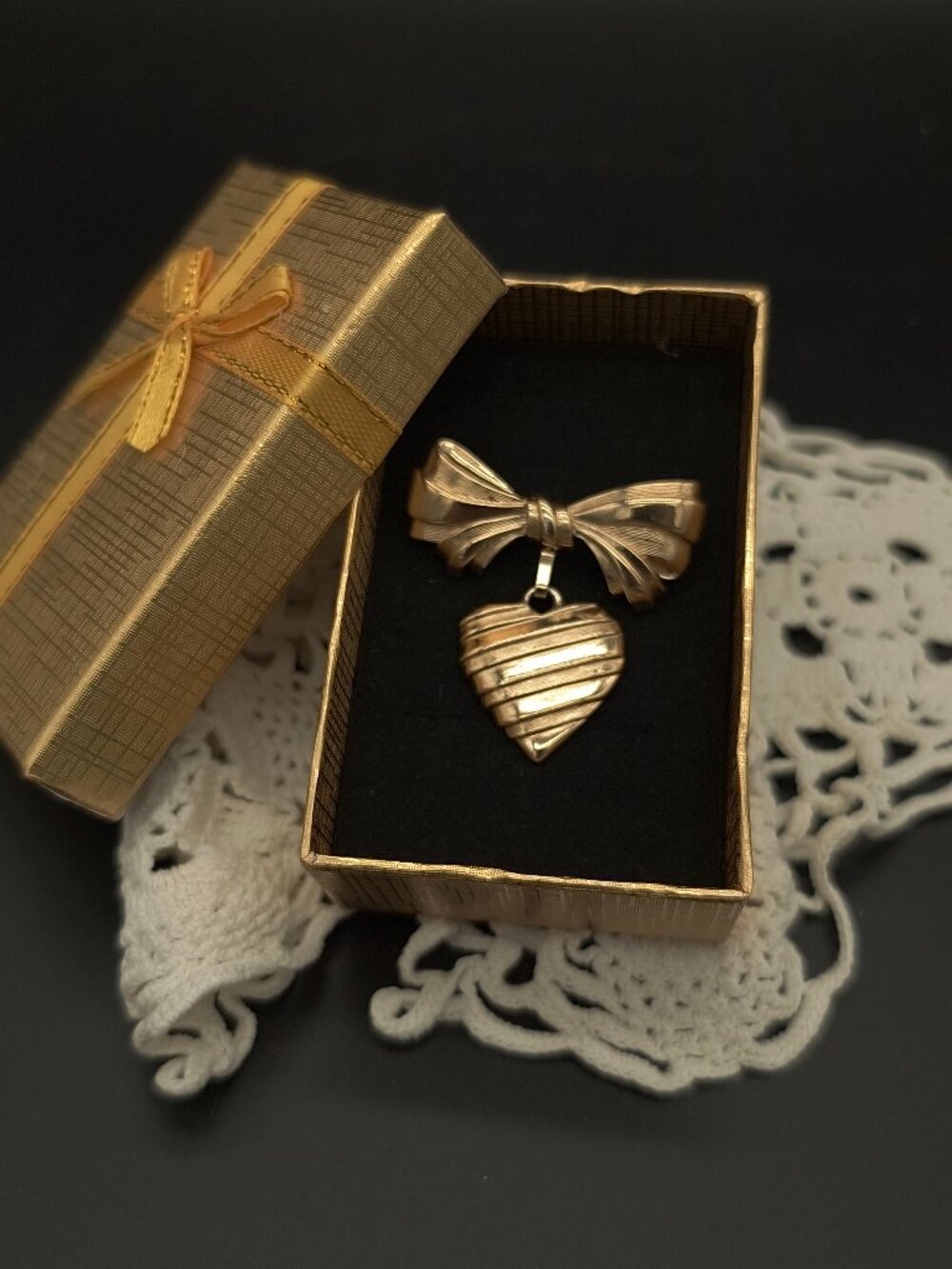 Vintage Avon Heart & Bow "I Love you Mother" Gold Tone Brooch